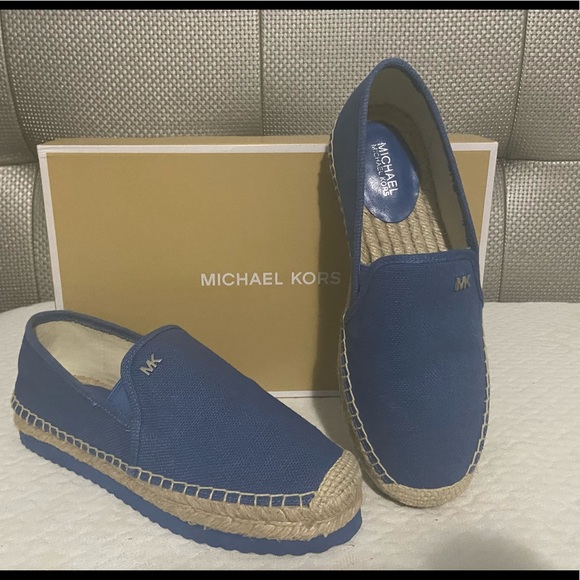 Michael Kors Hastinngs Slip On - Picture 2 of 2